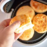 Bolo De Tapioca Com Queijo Na Airfryer: Receita Fácil E Rápida 2 Bolo de Tapioca com Queijo na Airfryer