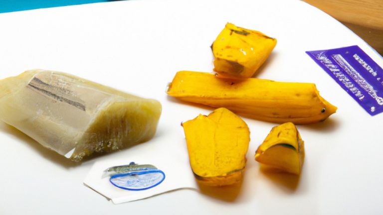 Imagem de um delicioso Escondidinho de Bacalhau preparado na Airfryer, apresentando camadas distintas de purê de batata cremoso, bacalhau desfiado e uma crosta dourada. O prato é servido em uma travessa branca, pronto para ser saboreado.