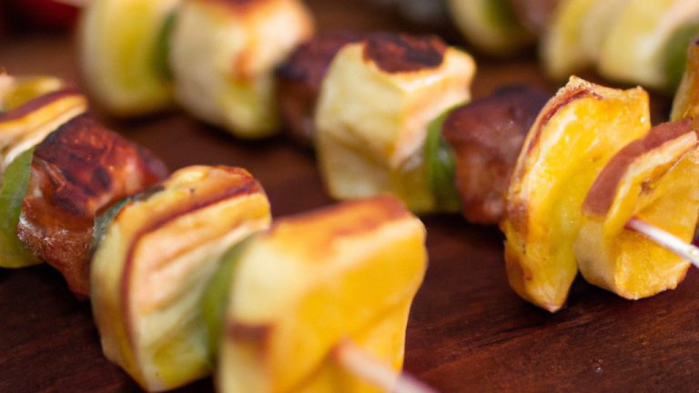 Imagem de uma airfryer com espetos de frango grelhados e legumes assados. Os espetos estão dourados e crocantes, e os legumes estão macios e caramelizados.