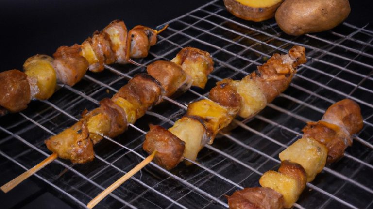 Espetinhos de alcatra suculentos e grelhados na Airfryer. A carne é marinada em uma mistura saborosa de ervas e especiarias, resultando em espetinhos macios e cheios de sabor.