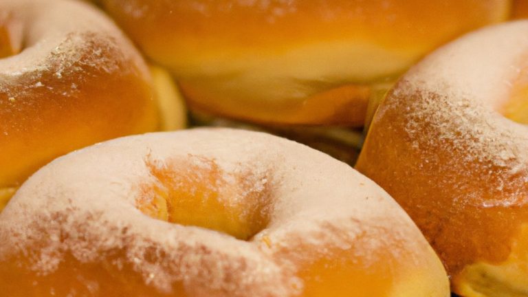 Imagem de uma tigela de farinha de rosca caseira crocante e dourada feita na Airfryer. A farinha de rosca é feita com pão ralado e temperada com sal, pimenta e ervas. Ela é perfeita para empanar frango, peixe ou legumes.