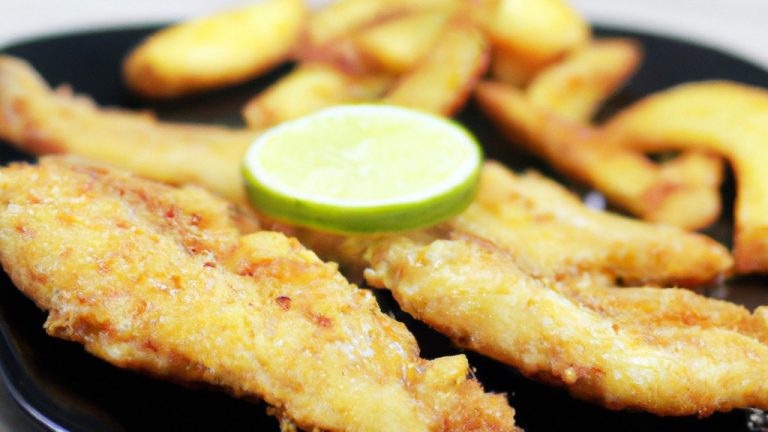 Imagem de filés de pescada branca cozidos na airfryer. Os filés são dourados e crocantes por fora e macios e suculentos por dentro. Eles são servidos em um prato com fatias de limão e ervas frescas.