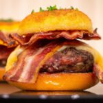 Hambúrguer Com Bacon Na Airfryer: Receita Fácil E Deliciosa 2 Hambúrguer Com Bacon Na Airfryer