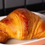 Lanche Na Airfryer: Croissant Crocante Fácil E Saboroso 2 Croissant Crocante