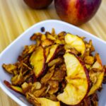Maçã Assada Na Airfryer: Servida Com Granola