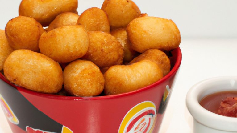 Imagem de uma airfryer com um pacote de macarrão instantâneo dentro dela. O macarrão está sendo cozido na airfryer e está quase pronto.