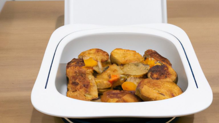 Imagem de nhoques dourados e crocantes cozidos na Airfryer, cobertos com molho à bolonhesa rico e queijo gratinado derretido, criando um prato italiano indulgente e delicioso.