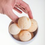 Pão De Queijo De Tapioca Na Airfryer: Aprenda Como Fazer Já 2 Pão de Queijo de Tapioca na Airfryer
