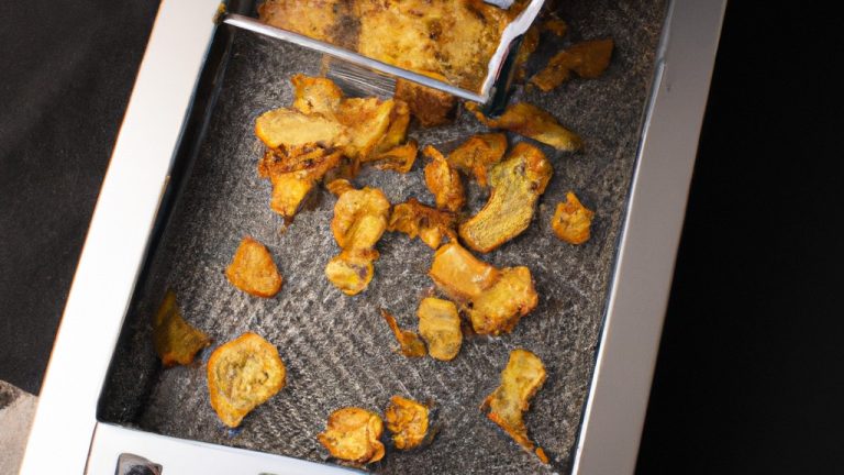 Imagem de uma tigela cheia de pasta de alho feita em uma Airfryer, com instruções passo a passo sobre como prepará-la. A pasta de alho é mostrada em uma tigela e espalhada em torradas.