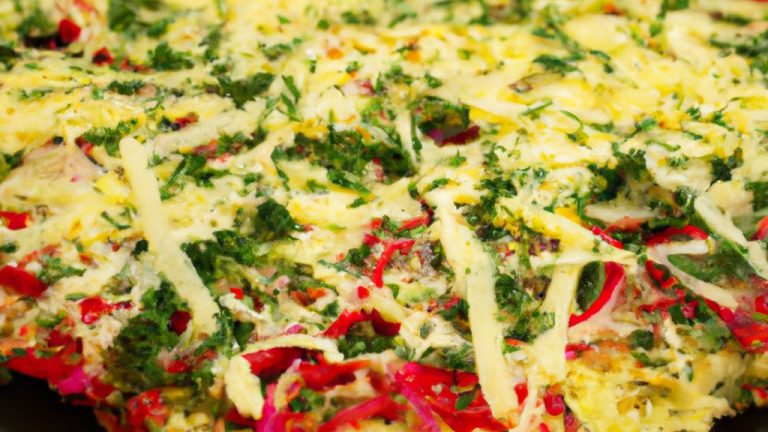 Imagem de uma pizza de couve-flor assada em uma Airfryer, com crosta crocante e dourada, coberta com molho de tomate, mussarela derretida, pimentões verdes e vermelhos, cebolas e cogumelos.