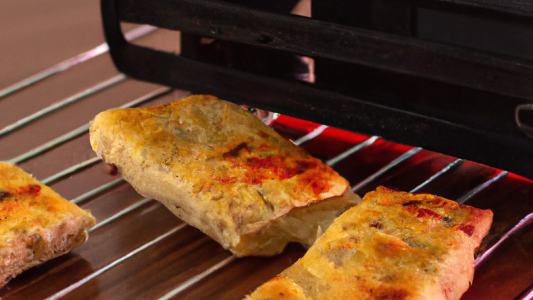 Imagem de uma pizza de pão integral feita em uma Airfryer. A pizza tem uma crosta crocante e está coberta com molho de tomate, queijo mussarela e coberturas opcionais. A Airfryer está ao lado da pizza, mostrando que ela é fácil de fazer.