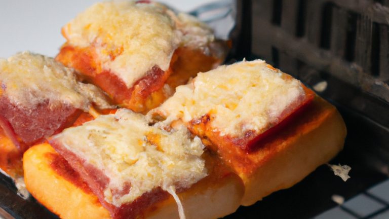 Imagem de uma pizza caseira feita com pão sírio em uma Airfryer. A pizza tem uma crosta crocante e dourada, coberta com queijo derretido, pepperoni e outros ingredientes.