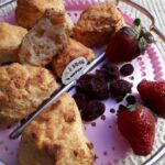 Queridinho Da Família: Scones De Framboesa Na Airfryer 2 Scones de Framboesa na Airfryer
