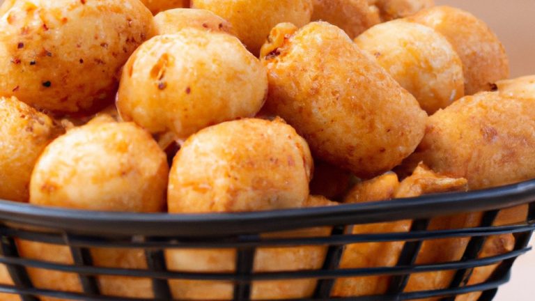 Imagem de uma air fryer Mondial com capacidade de 3,5 litros, na cor preta, com cesto antiaderente e sete funções pré-programadas. Ideal para preparar alimentos crocantes e saborosos, sem utilizar óleo, com praticidade e rapidez.