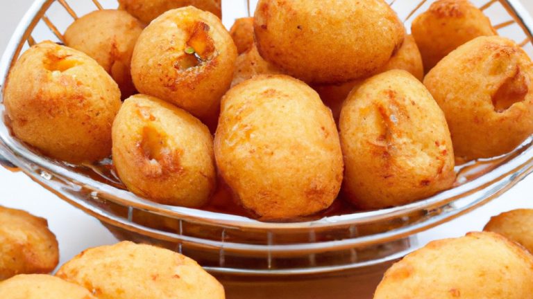 Imagem de uma fritadeira Air Fryer Midea Liva Fra42 preta com detalhes em prata, com capacidade para 4,2 litros, que permite preparar receitas de forma rápida, saudável e sem óleo.