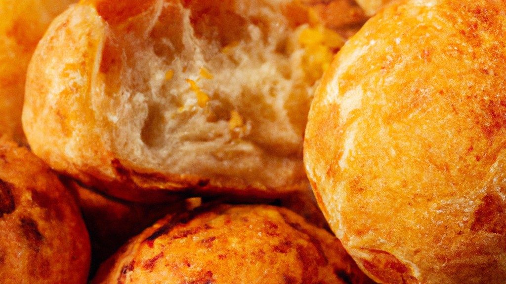 Imagem de uma cartola pernambucana frita na airfryer. A cartola é um doce tradicional brasileiro feito com massa folhada frita, recheada com queijo coalho e coberta com calda de açúcar e canela. A fritura na airfryer torna a cartola mais crocante e reduz a quantidade de óleo absorvido.