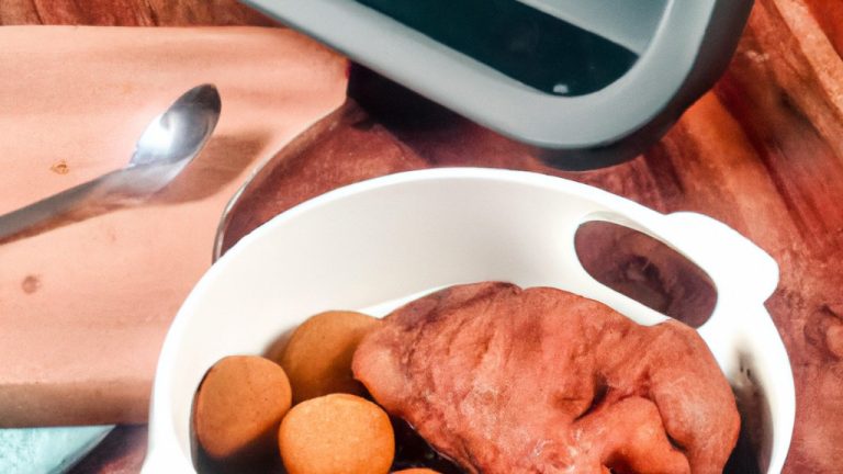 Imagem de um bife suculento e grelhado em uma airfryer, com temperos visíveis e um tom dourado.