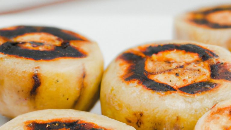 Imagem da receita: Cuca de Banana na Airfryer
Uma cuca de banana dourada e recém-assada, feita na Airfryer. A cobertura crocante contrasta com o miolo macio e úmido, criando um equilíbrio perfeito de texturas. A banana adiciona um toque adocicado natural, enquanto a canela e a noz-moscada conferem um aroma e sabor irresistíveis.