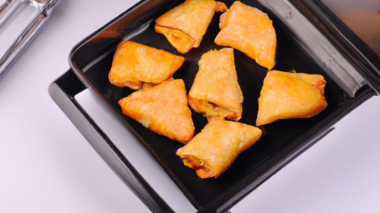 Airfryer digital com tela de LED, botão de controle de temperatura e tempo, cesta de cozimento removível e antiaderente e alça resistente ao calor. Ideal para preparar pratos crocantes e saudáveis com pouco ou nenhum óleo.