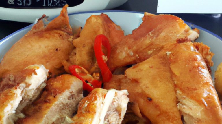 Imagem de uma airfryer cheia de pedaços dourados e crocantes de frango, cobertos com uma crosta crocante e temperados com ervas e especiarias australianas. Os pedaços de frango são cozidos na perfeição, com um interior suculento e macio.