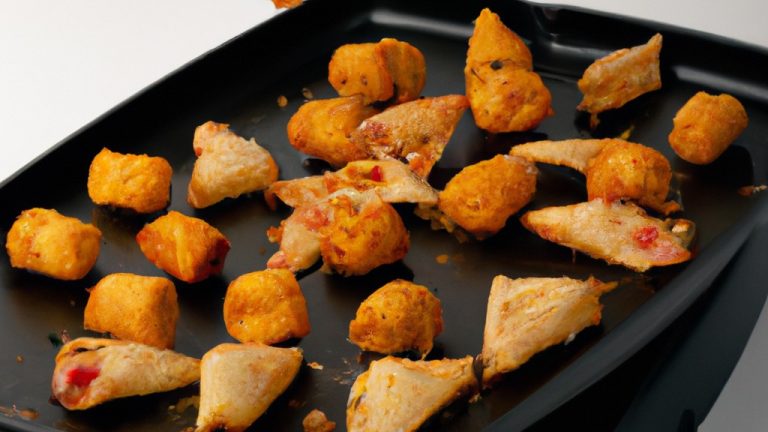 Imagem de uma Airfryer Qibe com vários sabores diferentes de qibe, incluindo carne, frango e vegetais. A fritadeira é mostrada de frente, com a cesta aberta e o qibe cozido dentro. O fundo é branco e a imagem é bem iluminada.