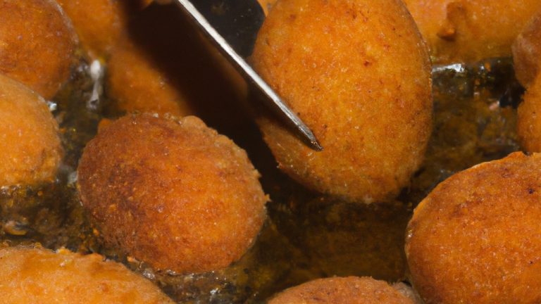 Bolinho De Carne Com Queijo Na Fritadeira Sem Óleo
