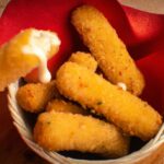 Mozzarella Sticks Na Fritadeira Sem Óleo 2 Mozzarella Sticks na Fritadeira Sem Óleo